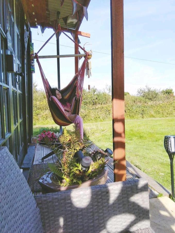 Treguth Glamping Unique Experience - Themed Huts Hotel Saint Day Buitenkant foto